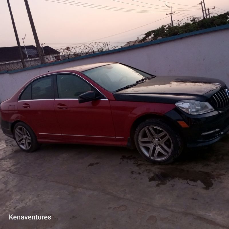 Thumbnail 3 of 2010 MERCEDES-BENZ C-Class